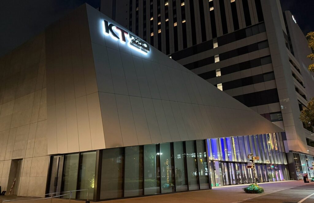 UVERworld長期会員限定ライブ終演後のKT Zepp Yokohama外観